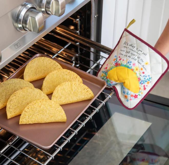 Oven Mitt & Spoon Love Tacos Set