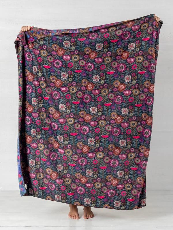 Cottage Double-Sided Cozy Throw Blanket